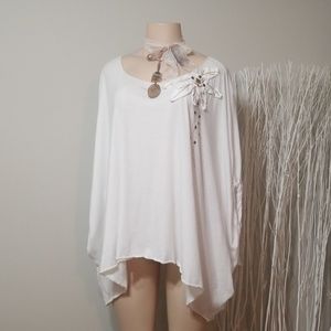 CHELSEA & VIOLET SHORT SLEEVED SHAWL STYLE TOP!